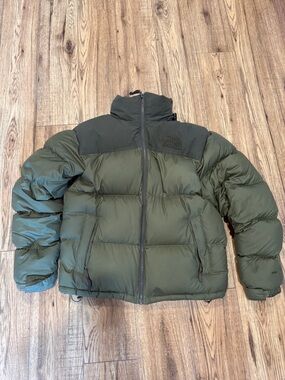 The North Face Olive Green Men's Puffer Jacket with Dark Shoulder Yoke